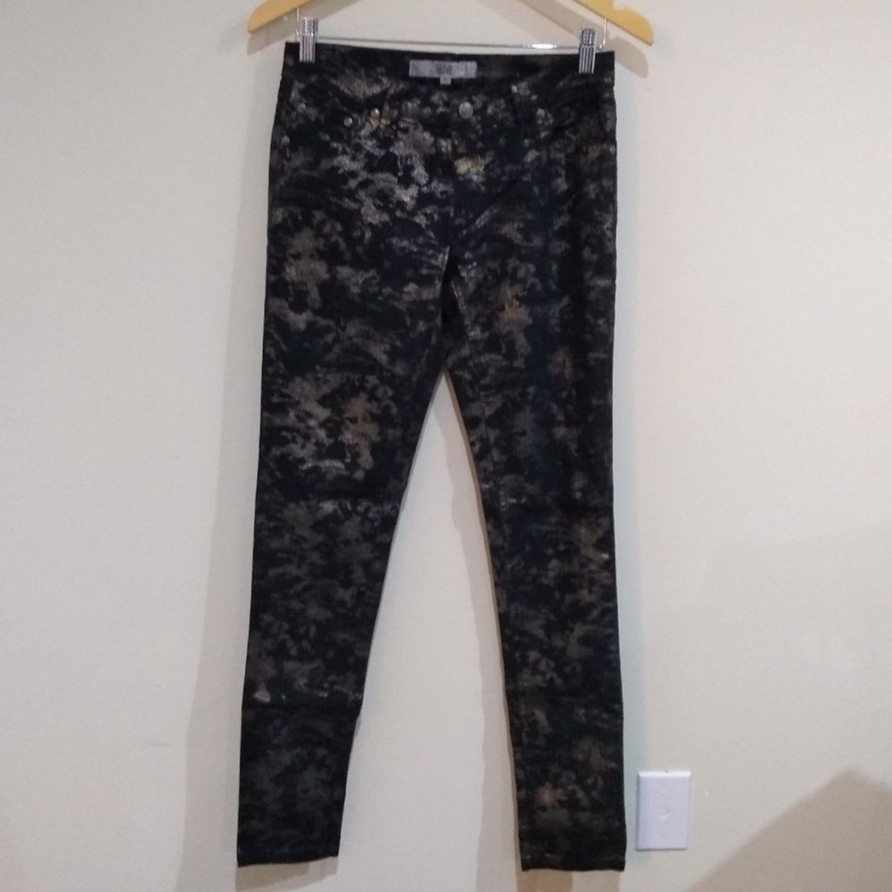 🌸Bedo Femme 6 gold shimmer on black jeans